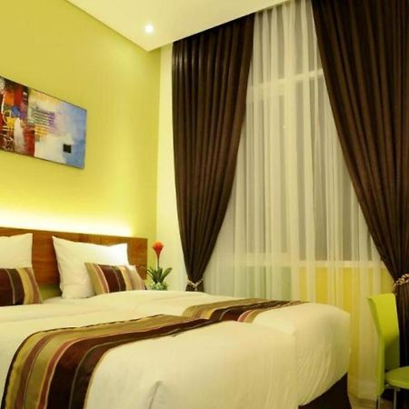 Biz Boulevard Hotel Manado Exteriör bild