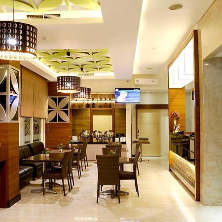 Biz Boulevard Hotel Manado Exteriör bild