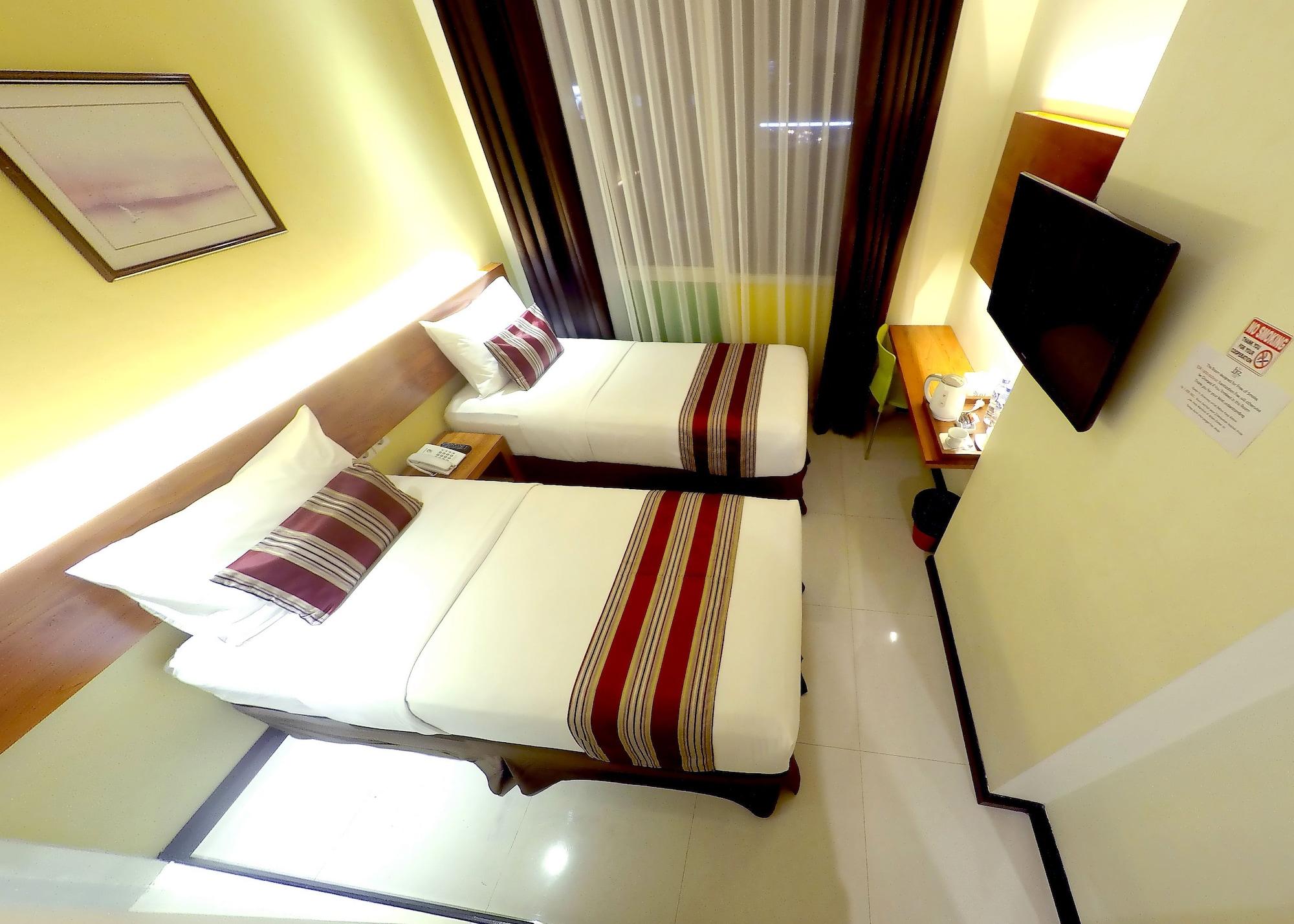 Biz Boulevard Hotel Manado Exteriör bild