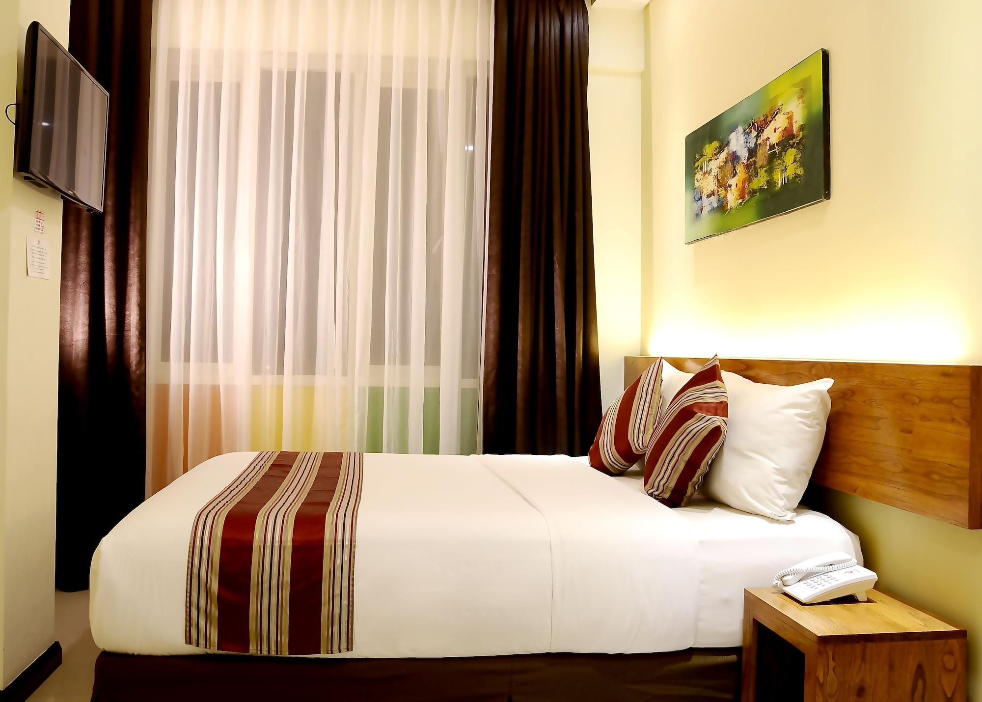 Biz Boulevard Hotel Manado Exteriör bild