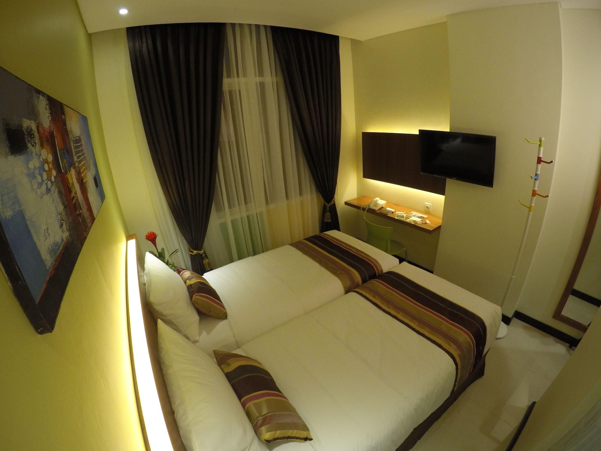 Biz Boulevard Hotel Manado Exteriör bild