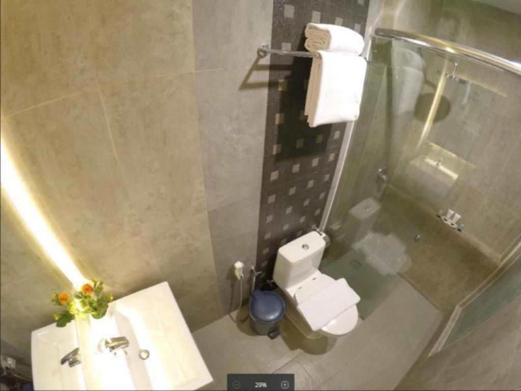 Biz Boulevard Hotel Manado Exteriör bild