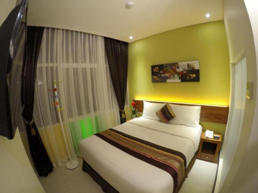 Biz Boulevard Hotel Manado Exteriör bild