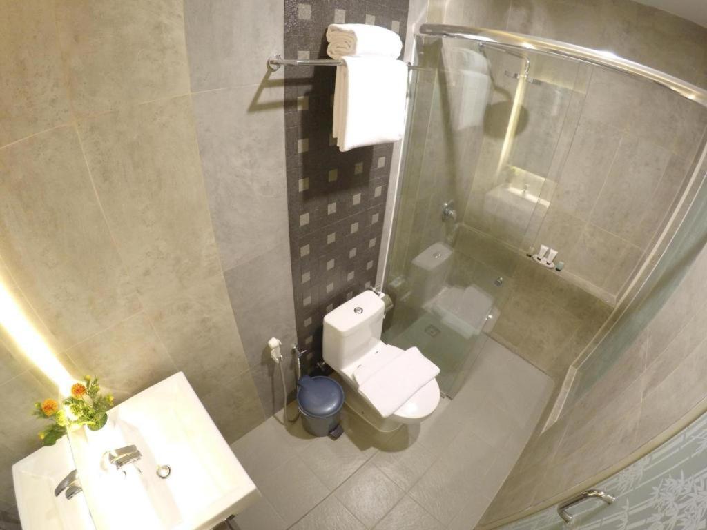 Biz Boulevard Hotel Manado Exteriör bild
