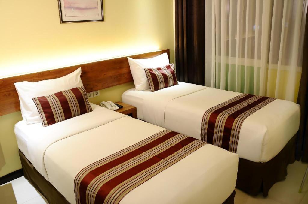 Biz Boulevard Hotel Manado Exteriör bild