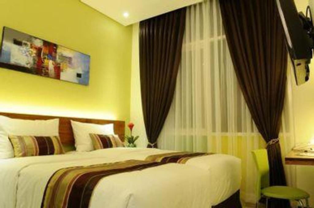 Biz Boulevard Hotel Manado Exteriör bild