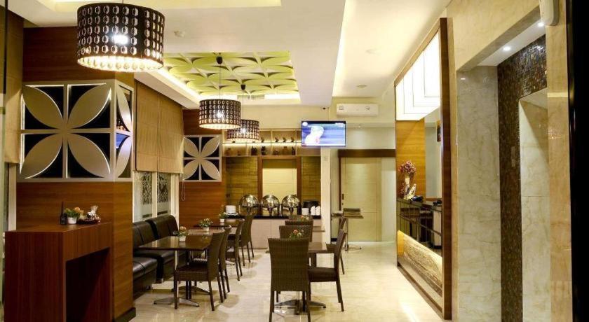 Biz Boulevard Hotel Manado Exteriör bild