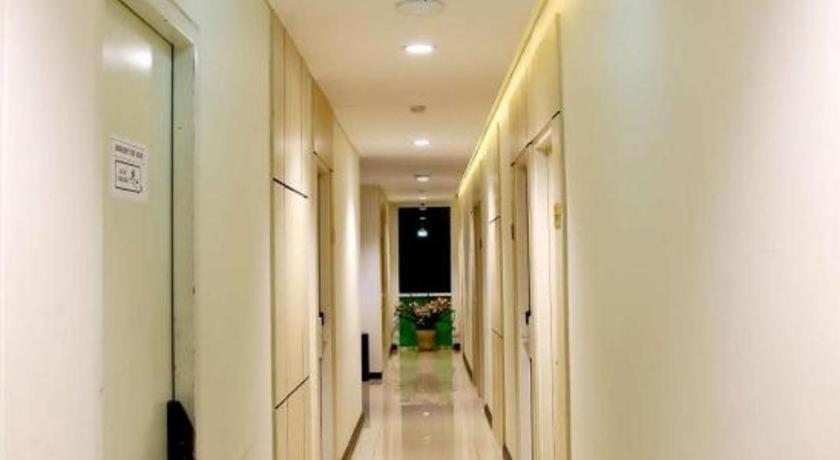Biz Boulevard Hotel Manado Exteriör bild
