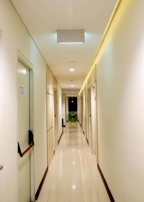 Biz Boulevard Hotel Manado Exteriör bild