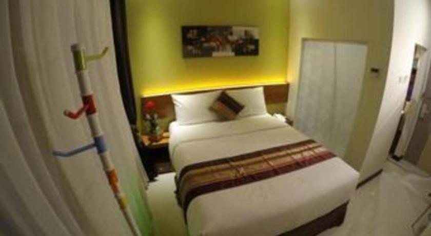 Biz Boulevard Hotel Manado Exteriör bild
