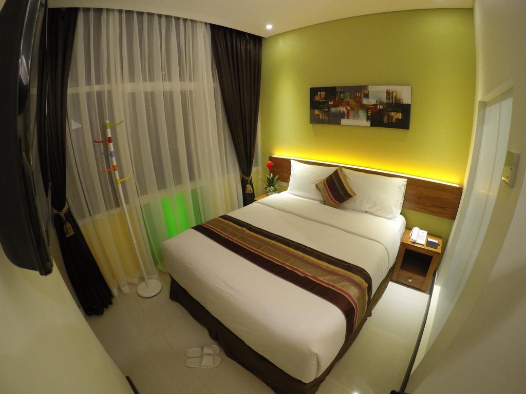 Biz Boulevard Hotel Manado Exteriör bild
