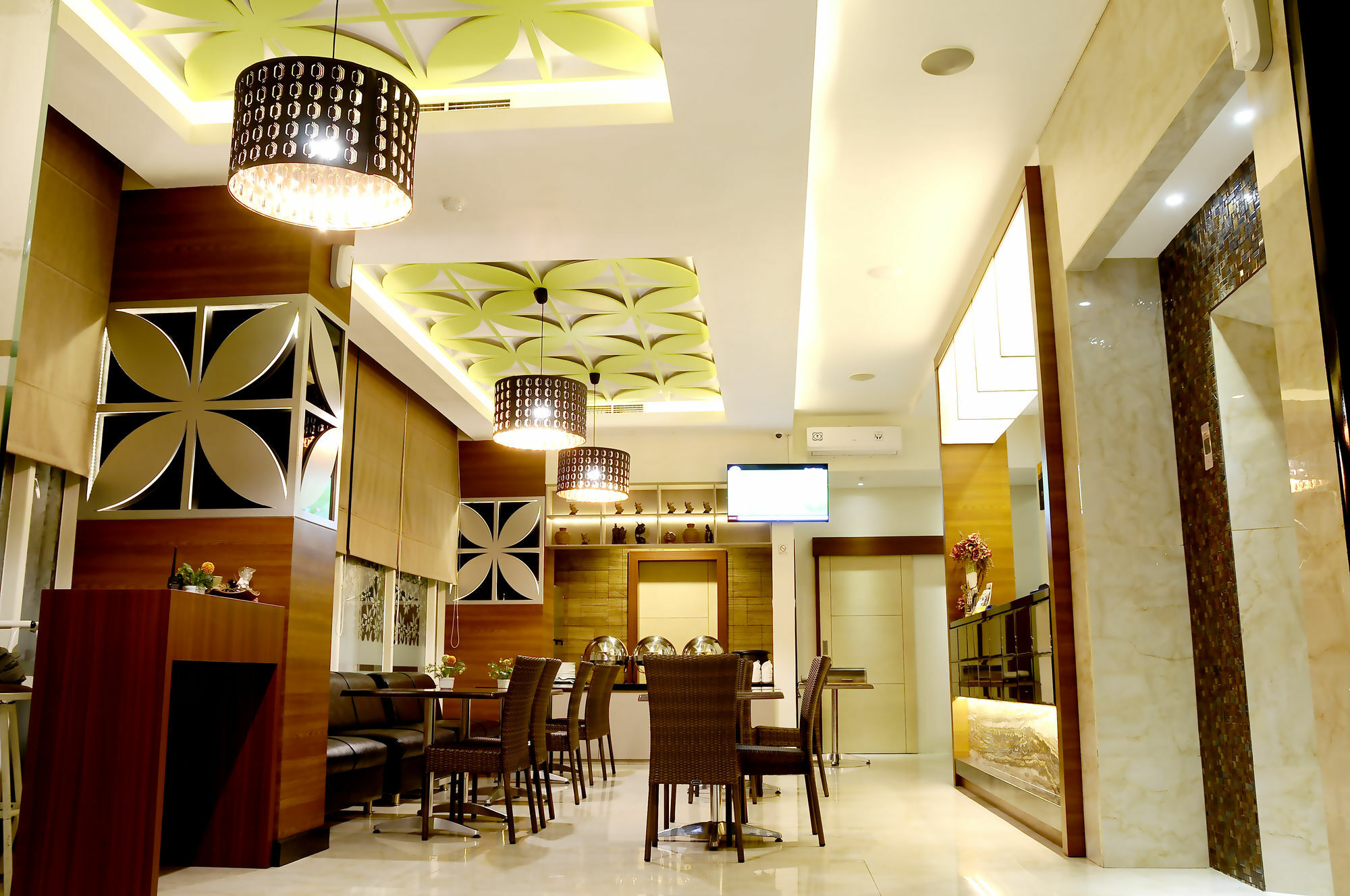 Biz Boulevard Hotel Manado Exteriör bild