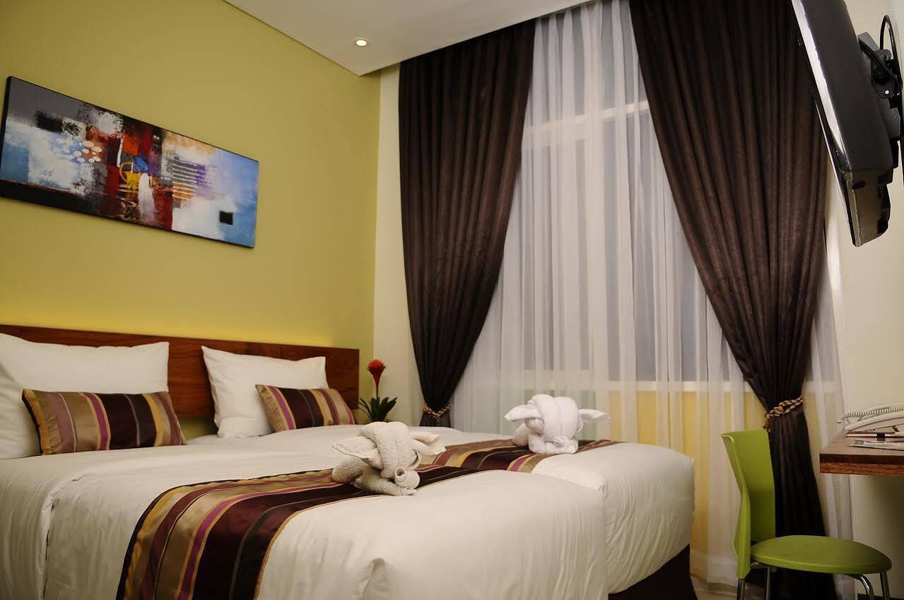 Biz Boulevard Hotel Manado Exteriör bild