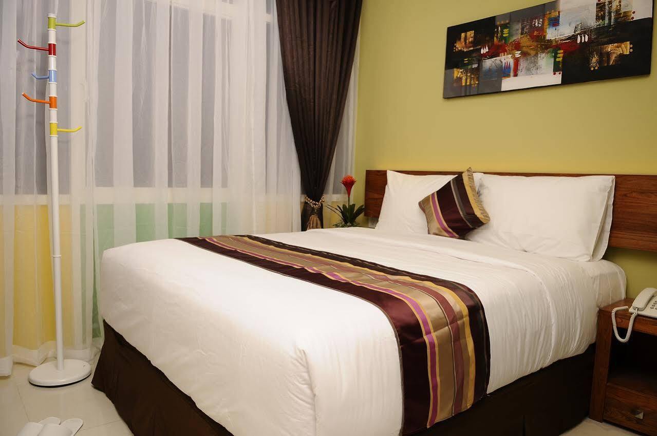 Biz Boulevard Hotel Manado Exteriör bild