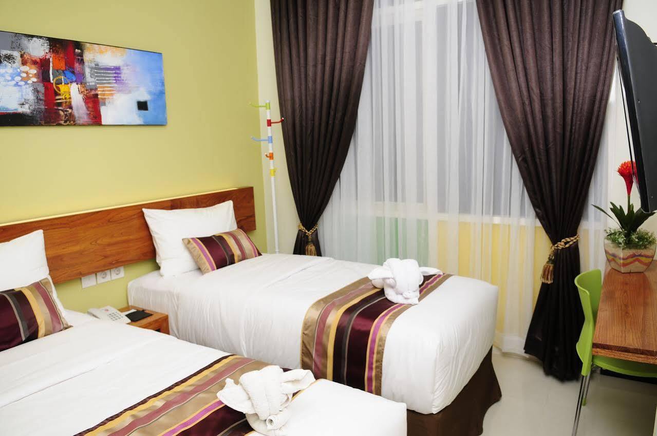 Biz Boulevard Hotel Manado Exteriör bild