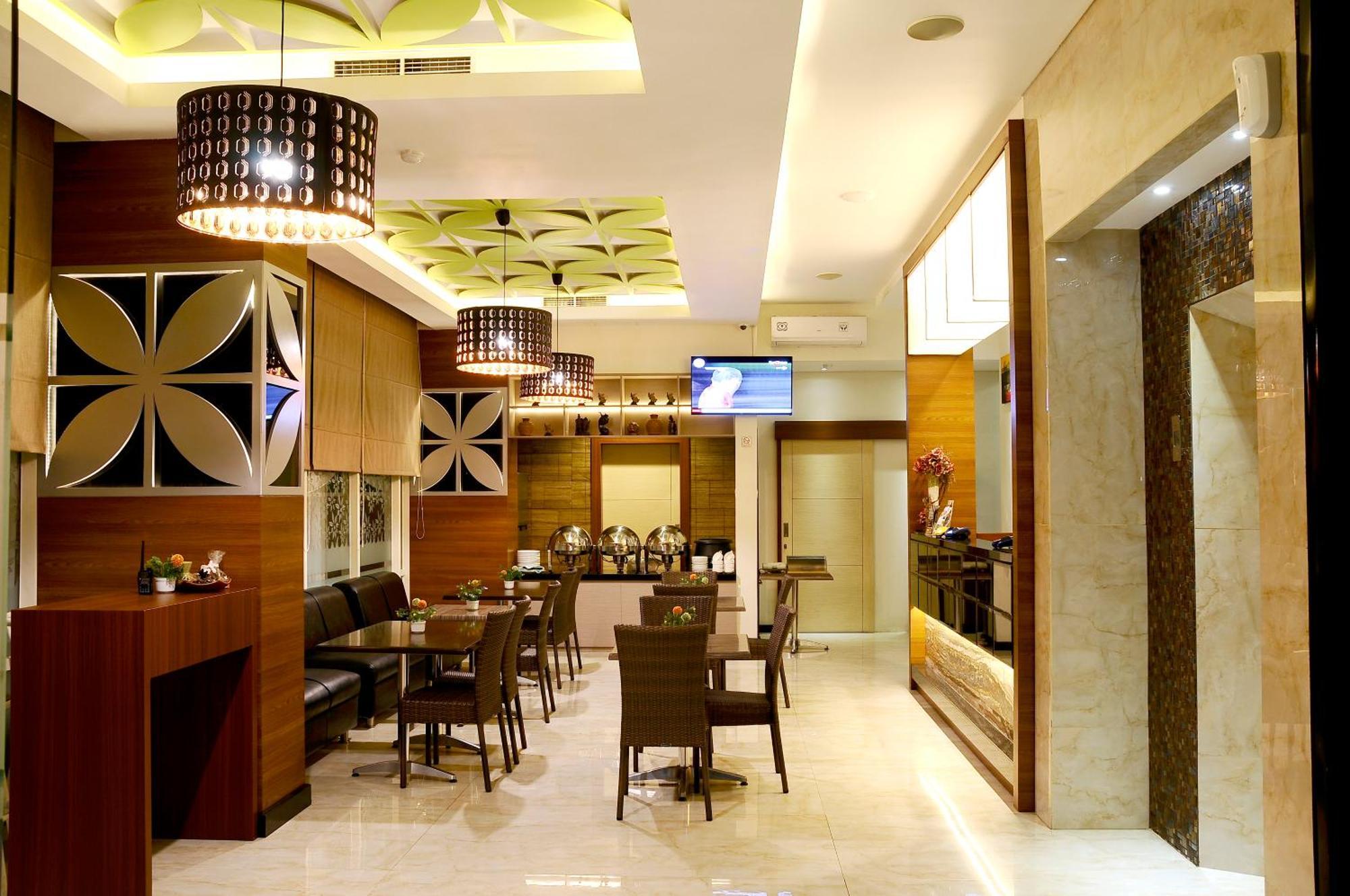 Biz Boulevard Hotel Manado Exteriör bild