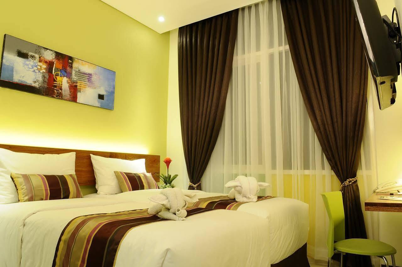 Biz Boulevard Hotel Manado Exteriör bild